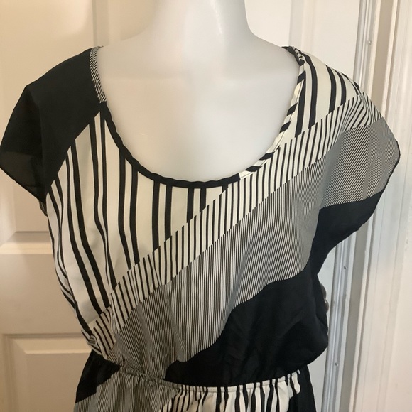 Dots blouse white and black size Large. - Picture 1 of 9